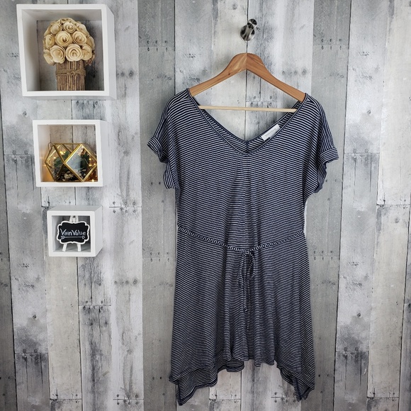 2/$20 Motherhood Maternity | Stripped V Neck Top - Picture 1 of 6